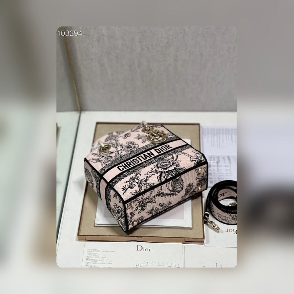 Anum Bags Detail