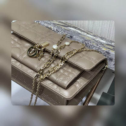 Anum Bags Detail