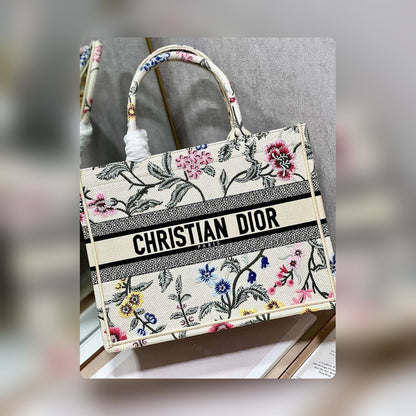 Anum Bags Detail