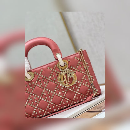 Anum Bags Detail