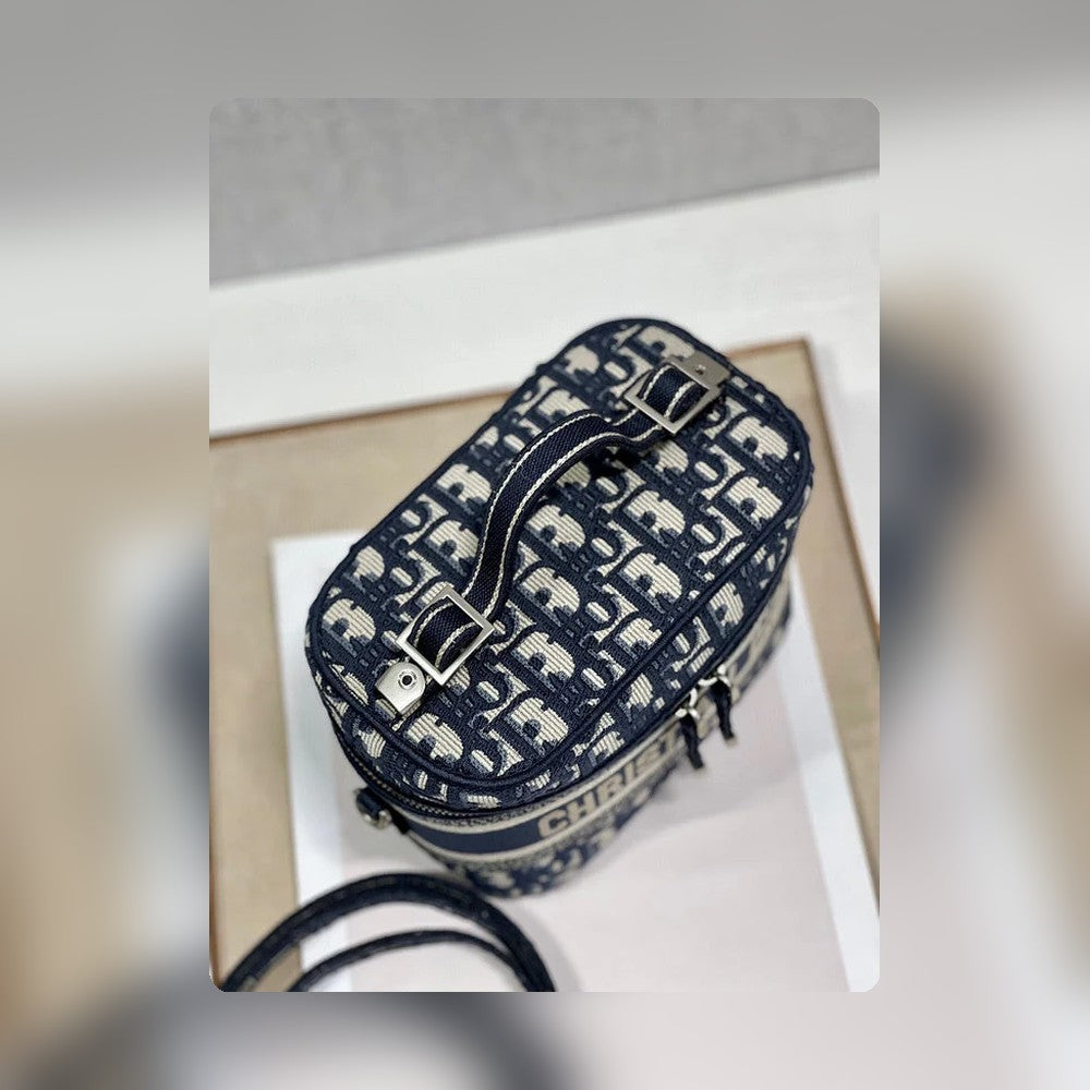 Anum Bags Detail