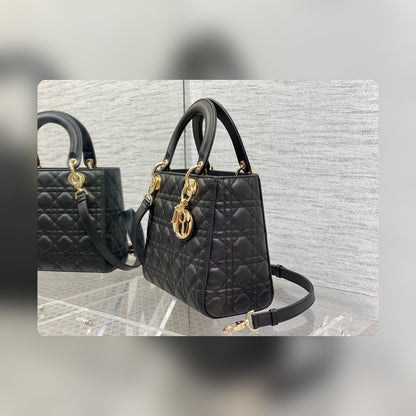 Anum Bags Detail