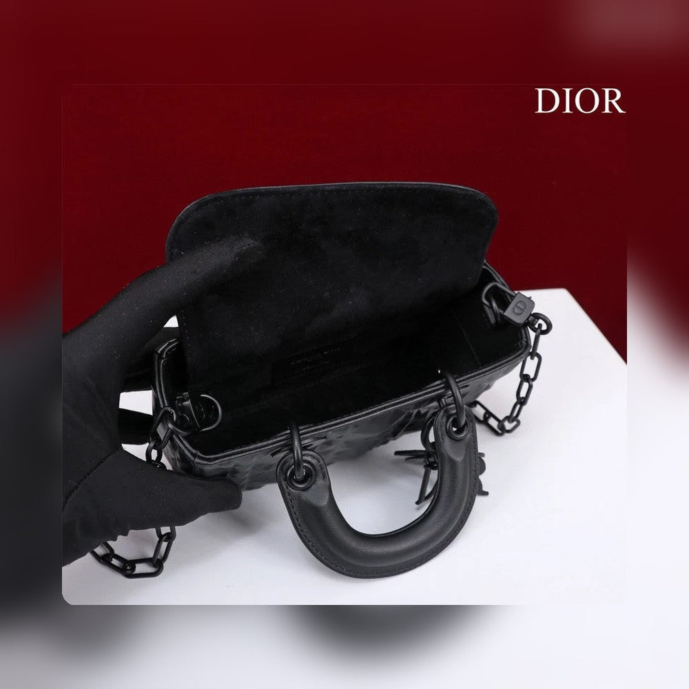 Anum Bags Detail
