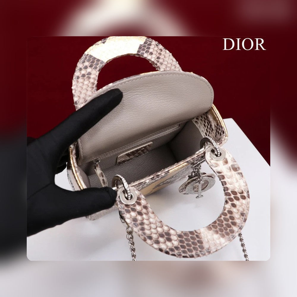 Anum Bags Detail