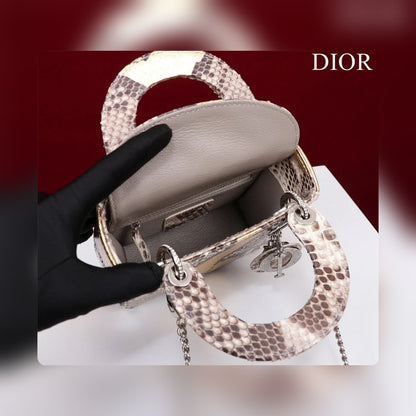 Anum Bags Detail