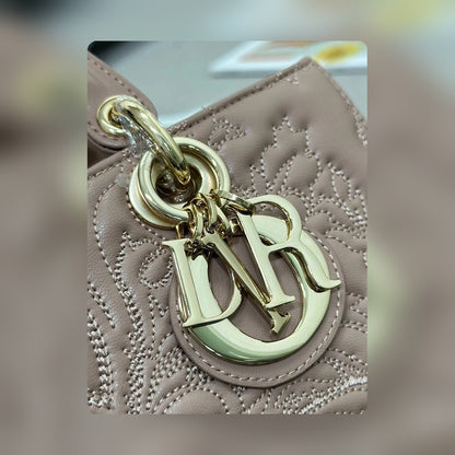 Anum Bags Detail