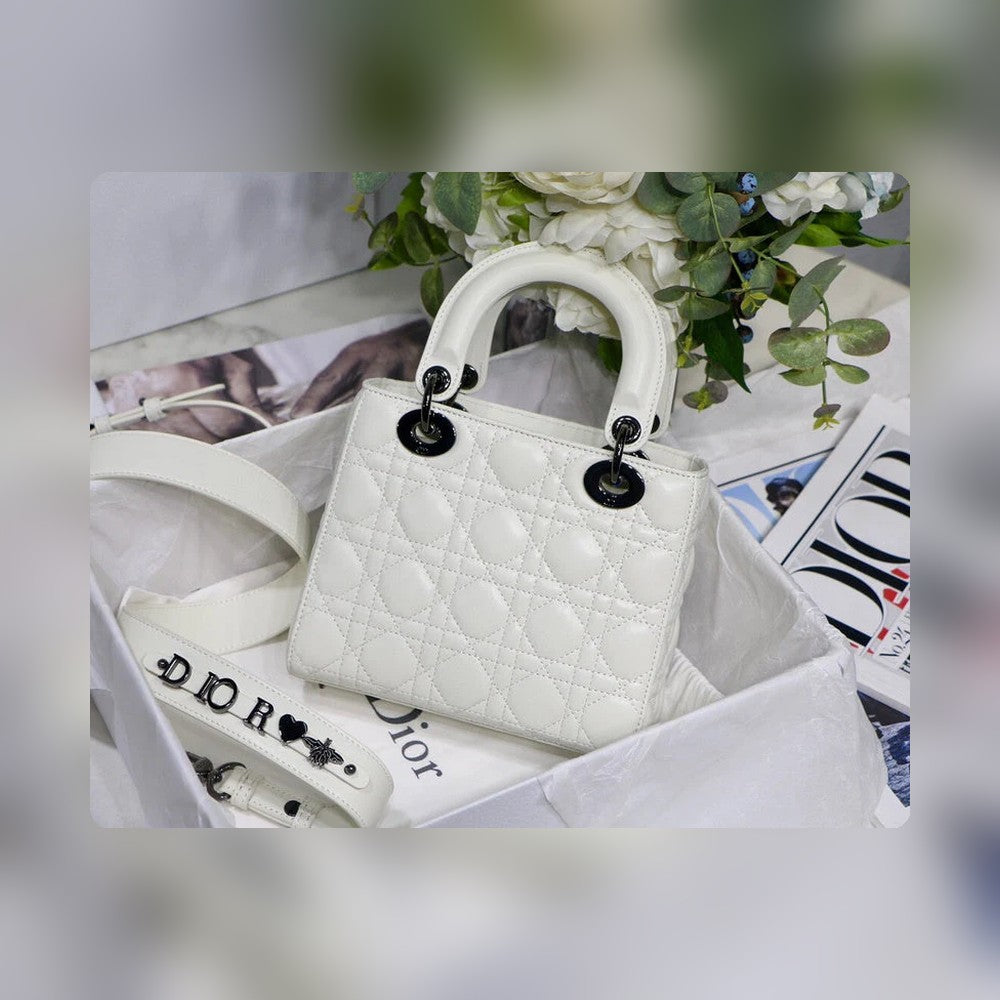 Anum Bags Detail
