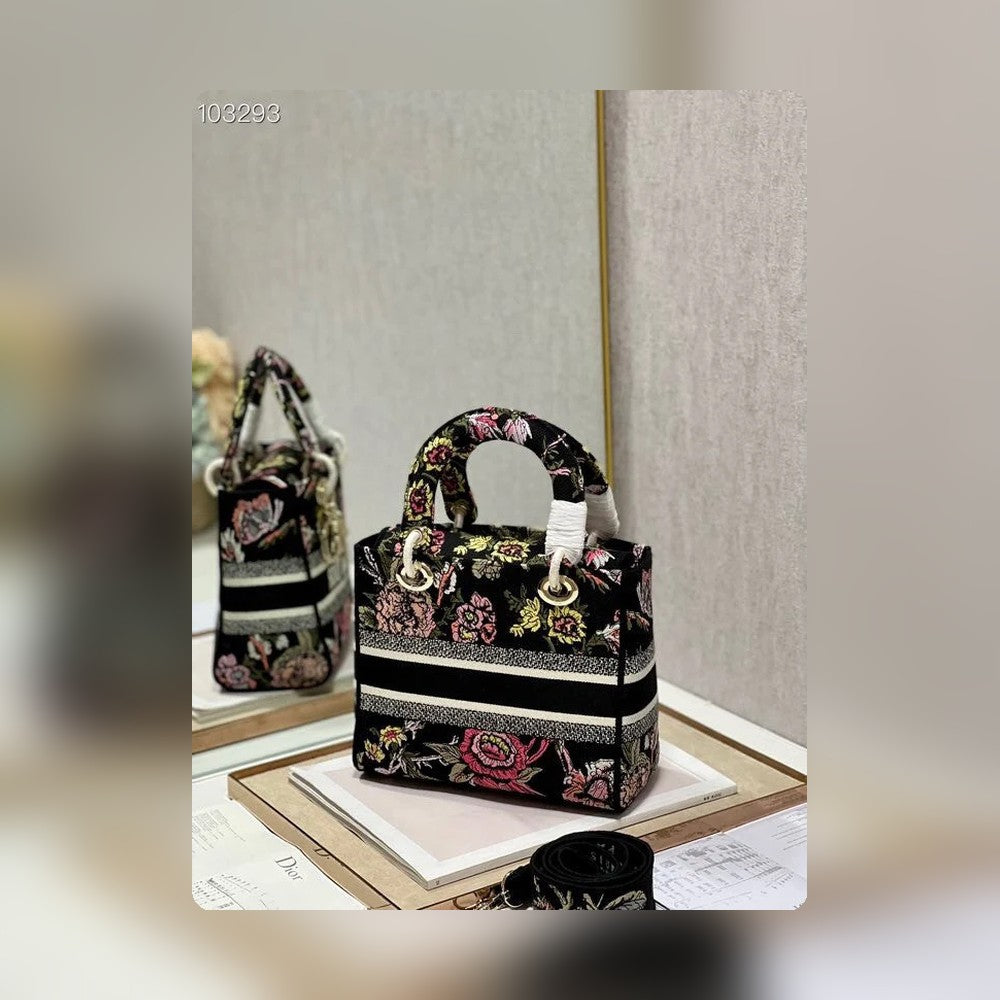 Anum Bags Detail