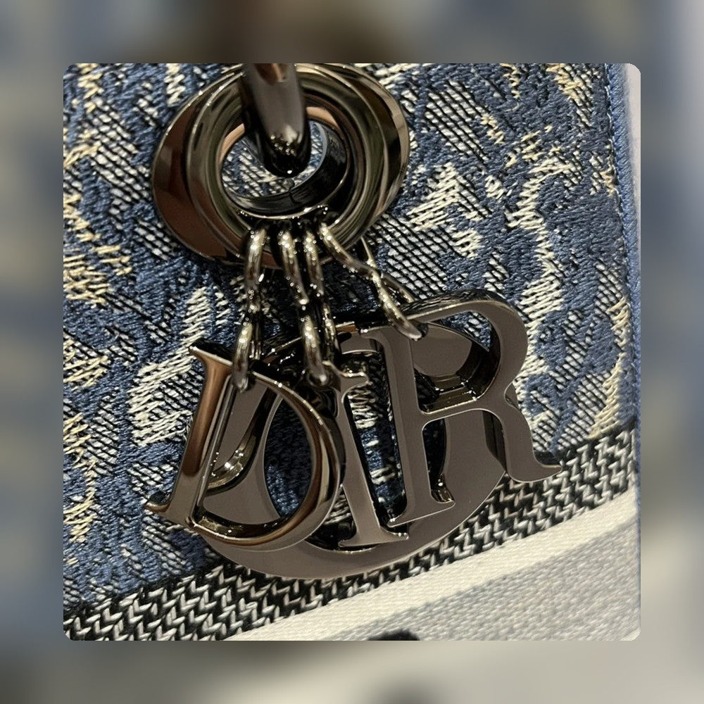 Anum Bags Detail