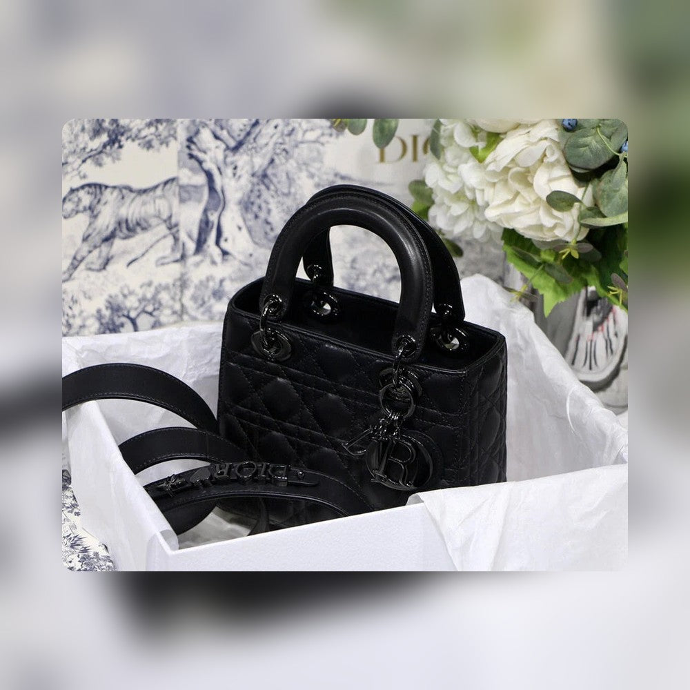 Anum Bags Detail