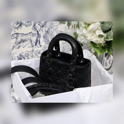 Anum Bags Detail