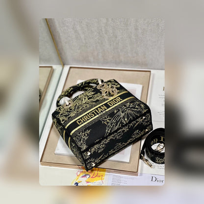 Anum Bags Detail