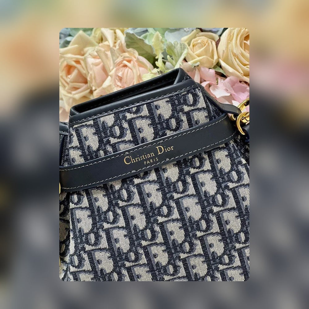Anum Bags Detail