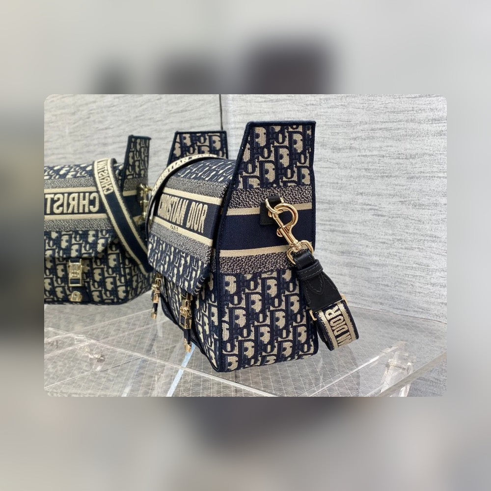 Anum Bags Detail