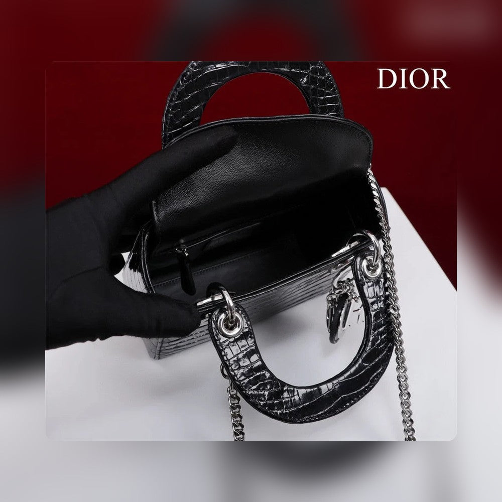 Anum Bags Detail