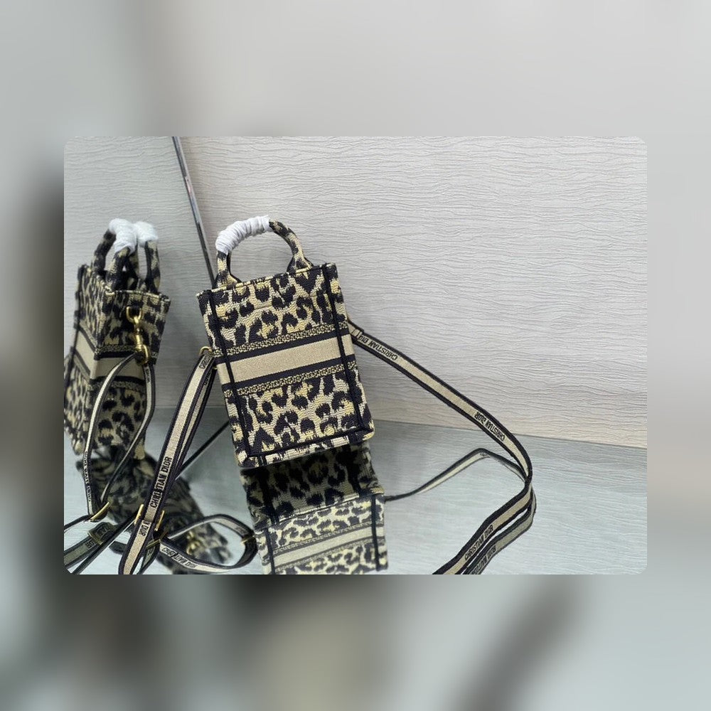 Anum Bags Detail
