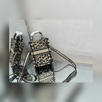 Anum Bags Detail