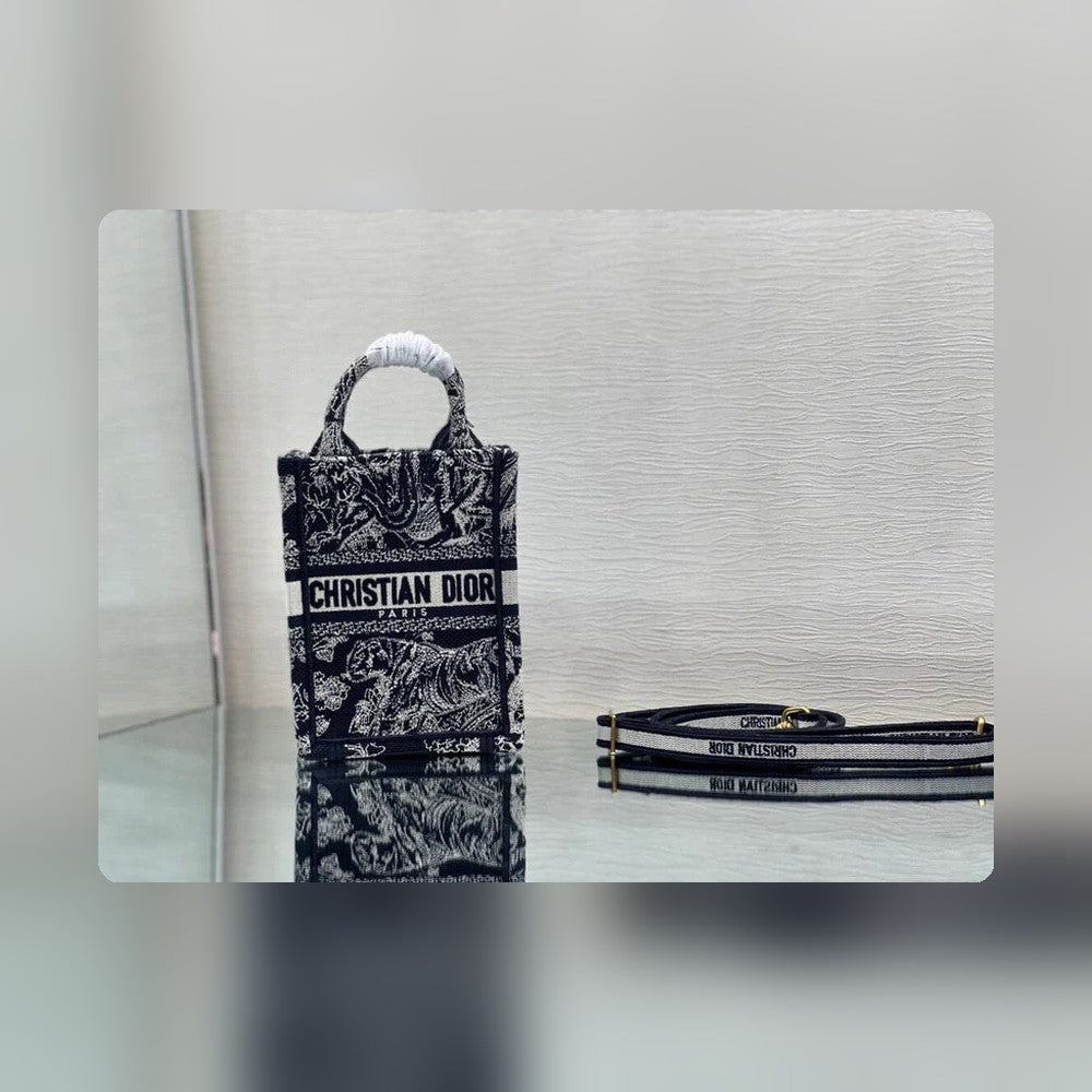 Anum Bags Detail