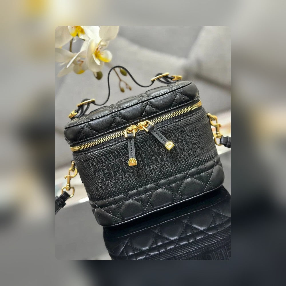 Anum Bags Detail