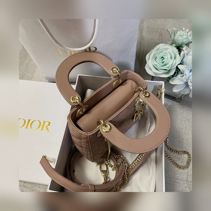 Anum Bags Detail
