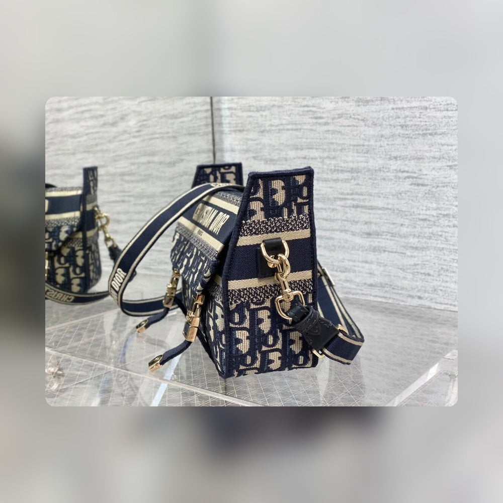 Anum Bags Detail