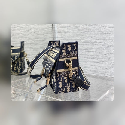 Anum Bags Detail