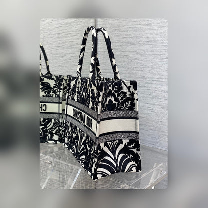 Anum Bags Detail