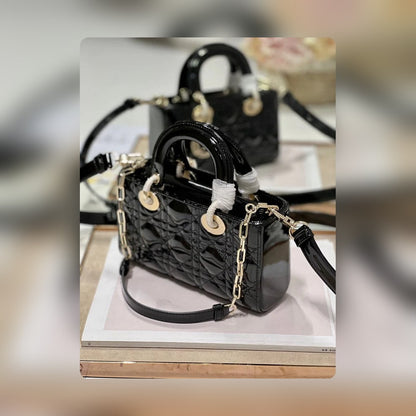 Anum Bags Detail