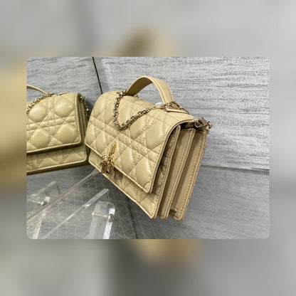 Anum Bags Detail
