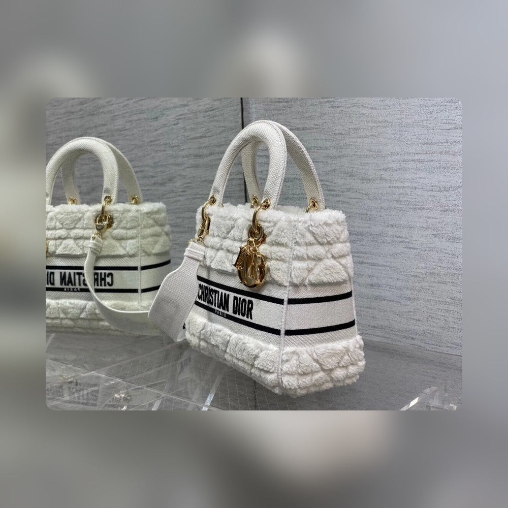 Anum Bags Detail