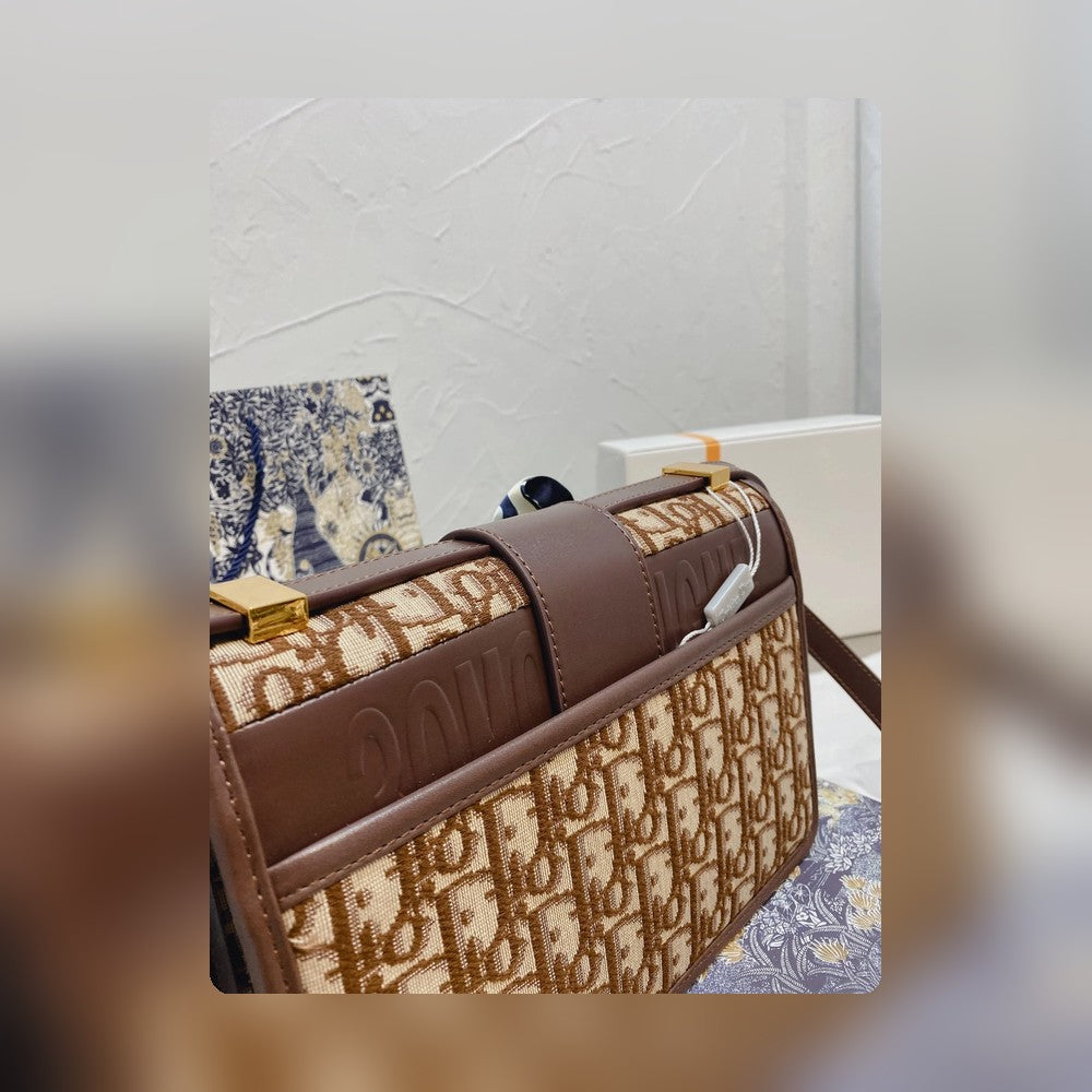 Anum Bags Detail