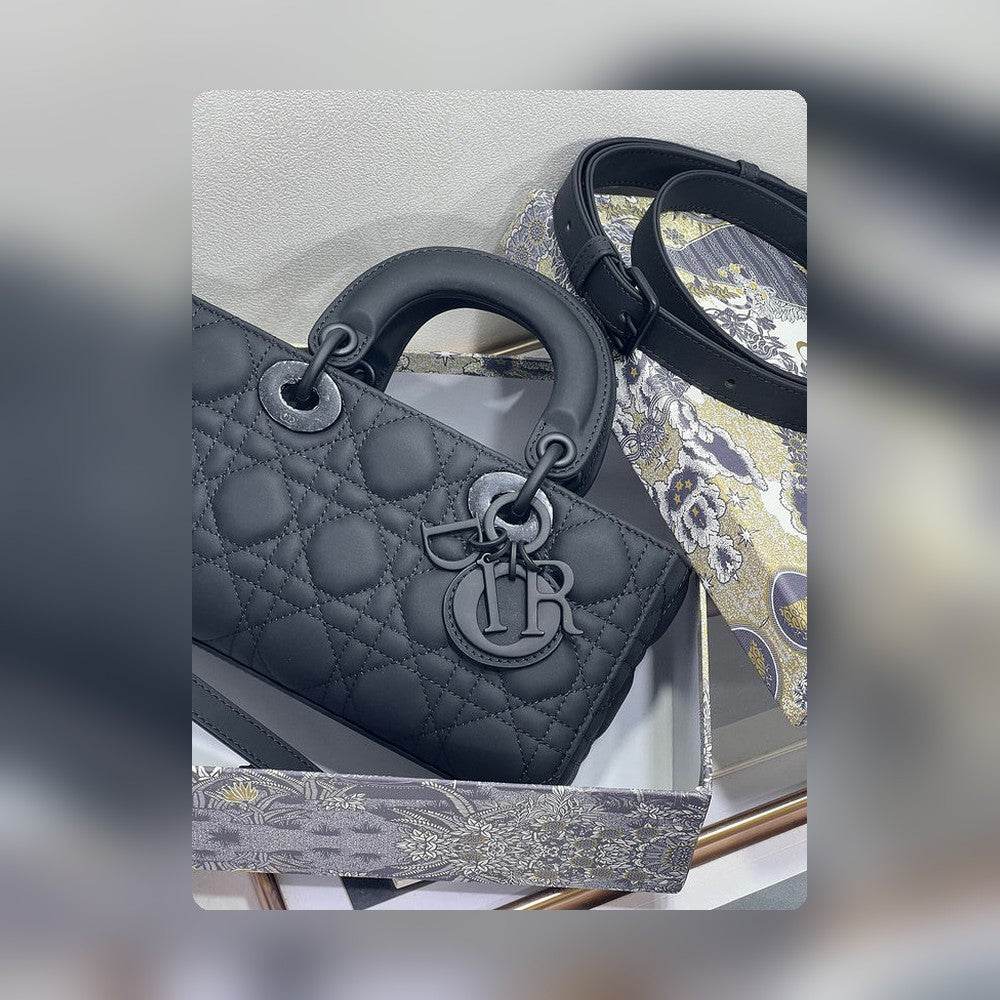 Anum Bags Detail