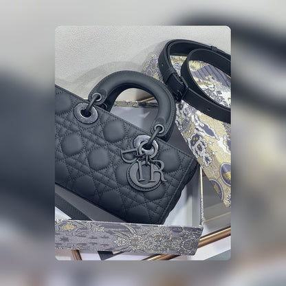 Anum Bags Detail