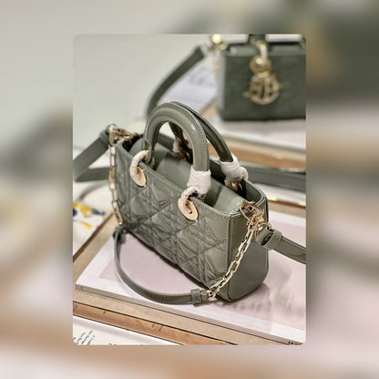 Anum Bags Detail