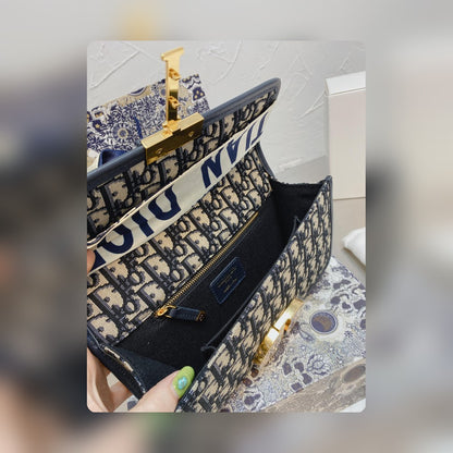 Anum Bags Detail