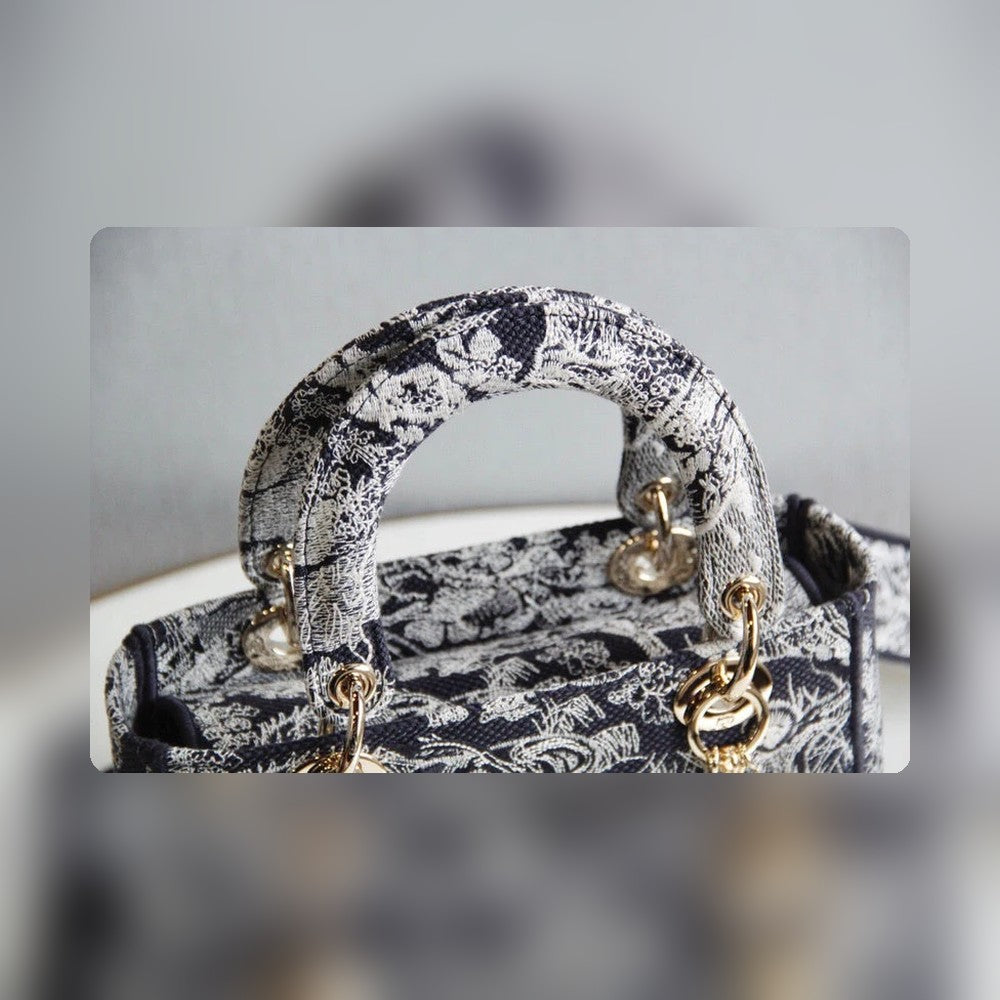 Anum Bags Detail