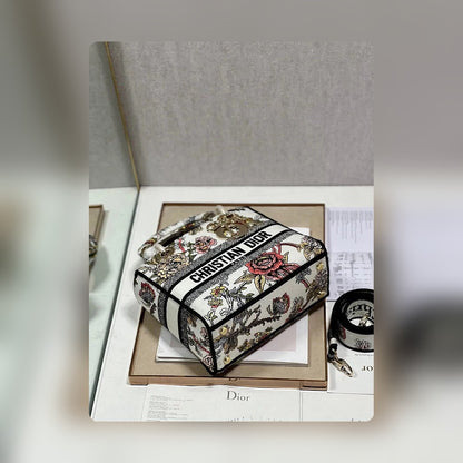Anum Bags Detail