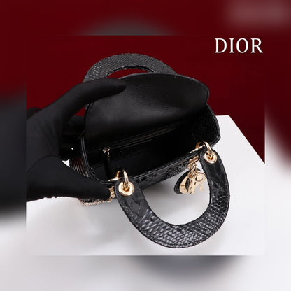 Anum Bags Detail