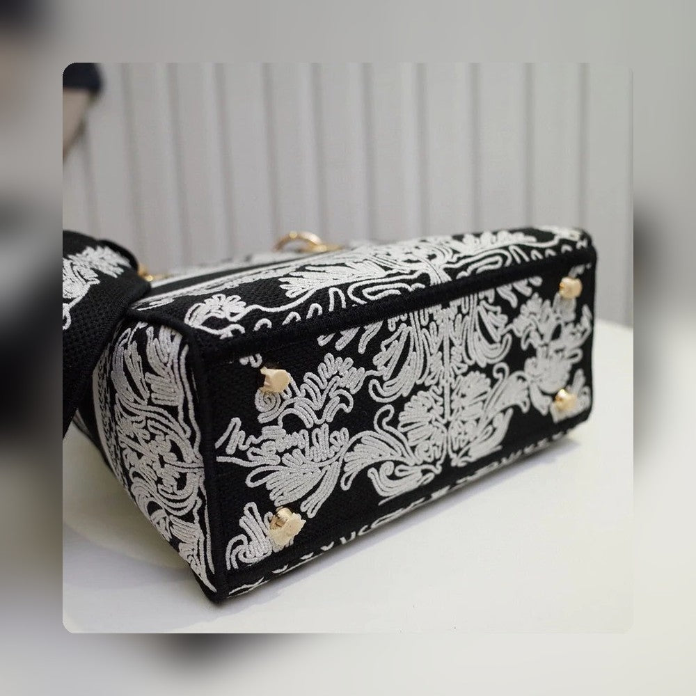 Anum Bags Detail