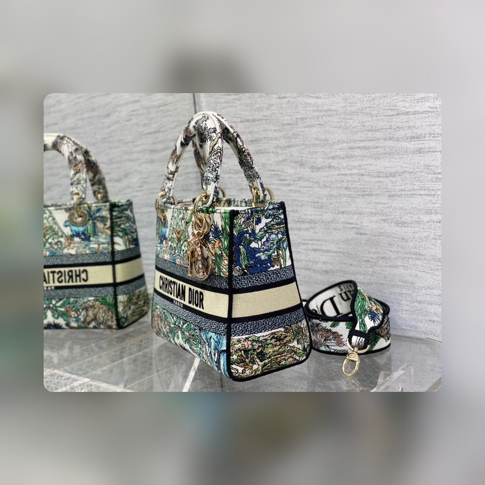 Anum Bags Detail