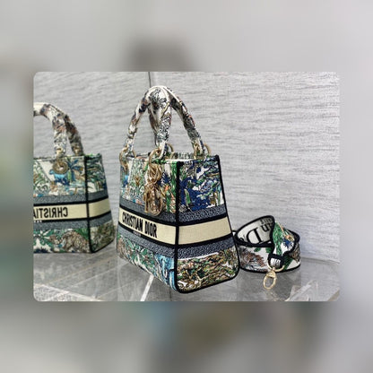 Anum Bags Detail