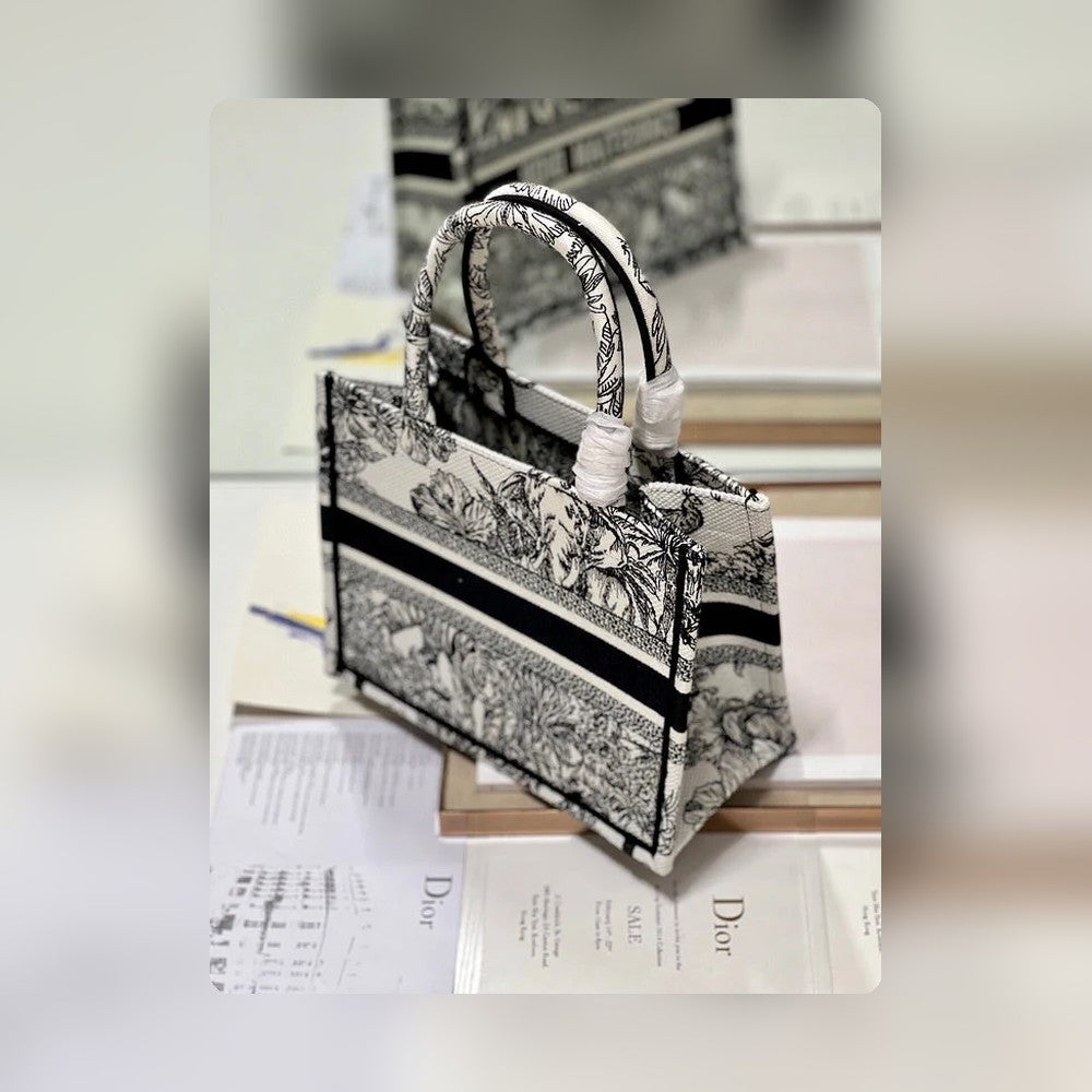 Anum Bags Detail