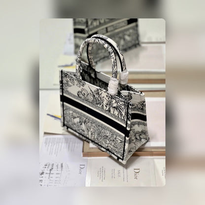 Anum Bags Detail