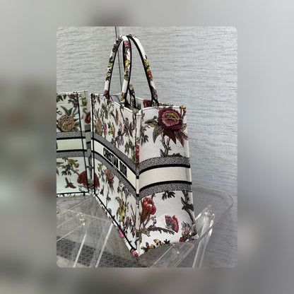 Anum Bags Detail