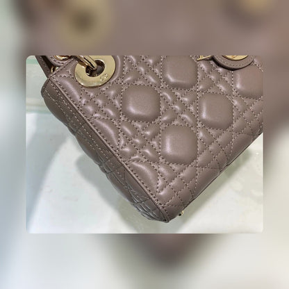 Anum Bags Detail