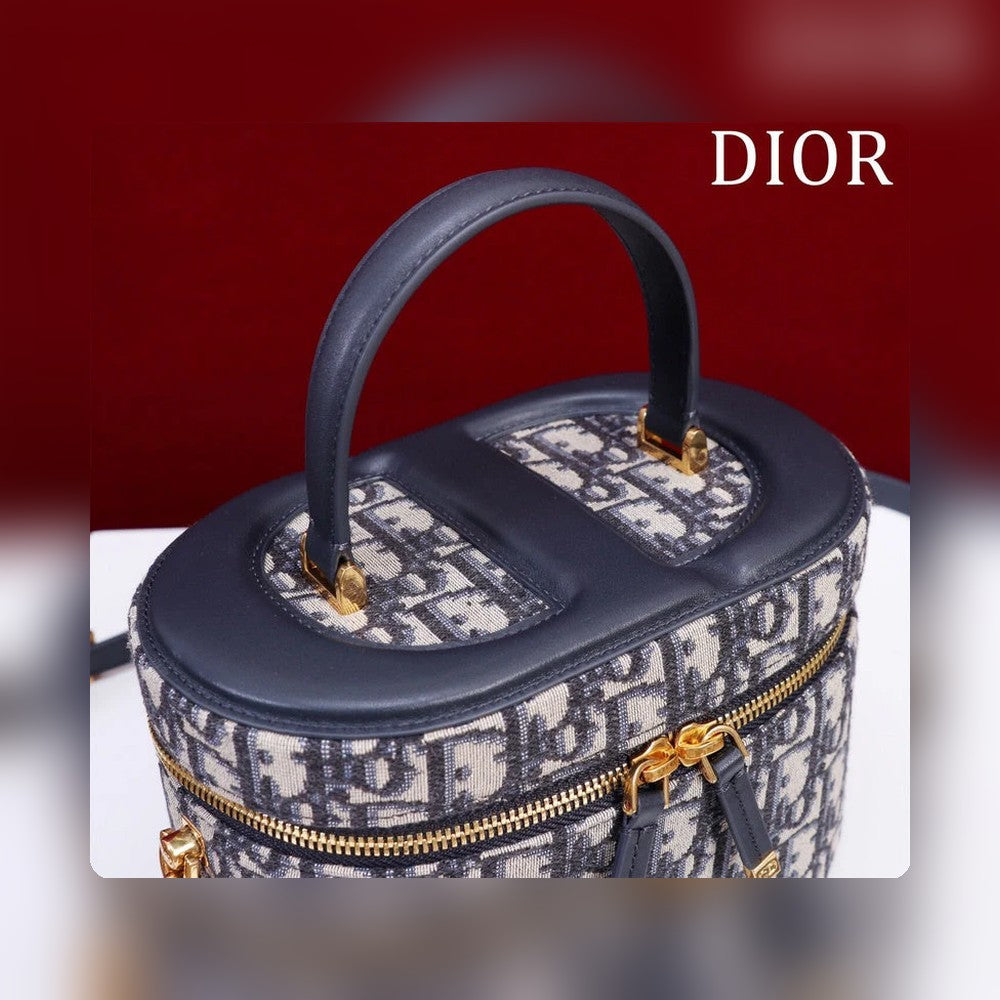 Anum Bags Detail