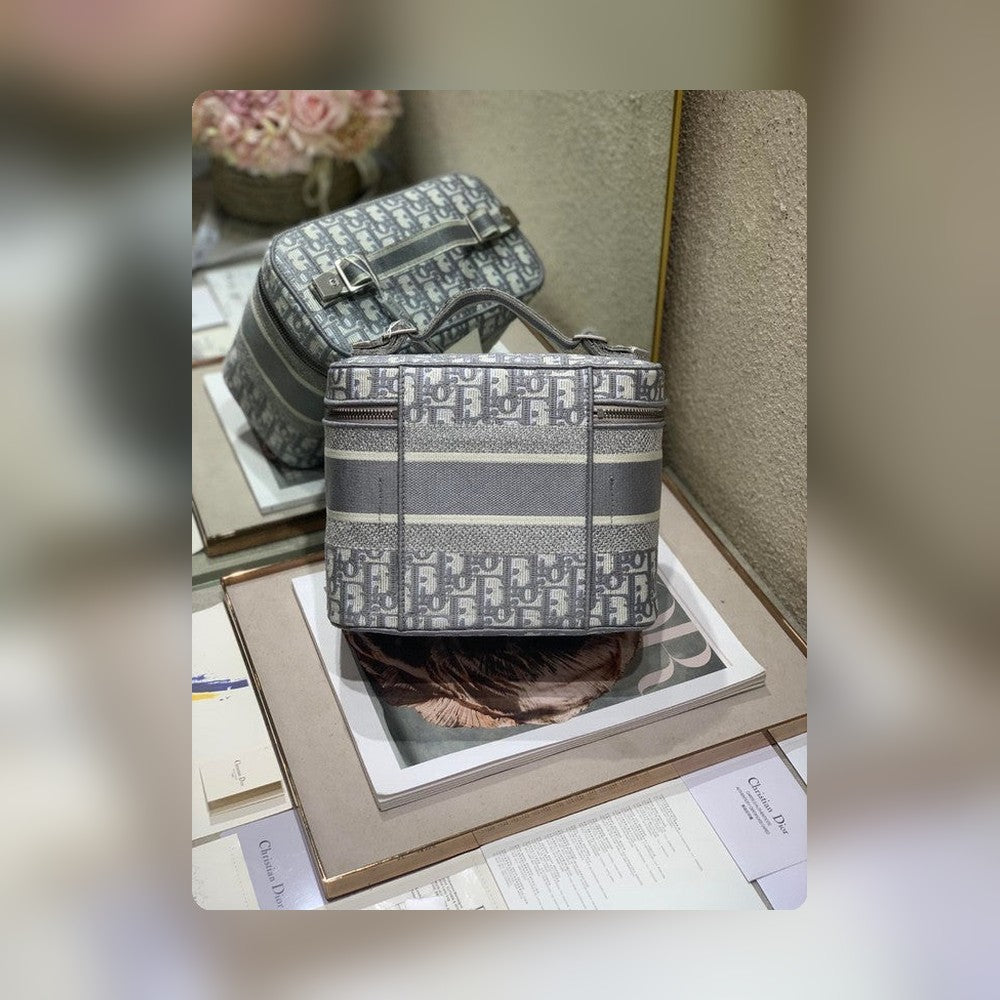 Anum Bags Detail