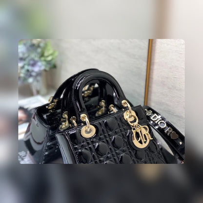 Anum Bags Detail