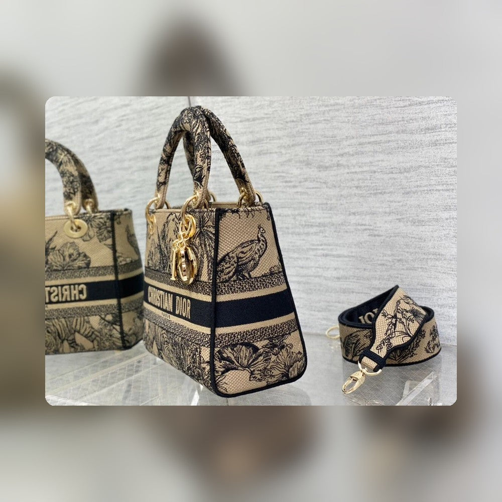 Anum Bags Detail