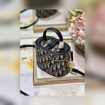 Anum Bags Detail